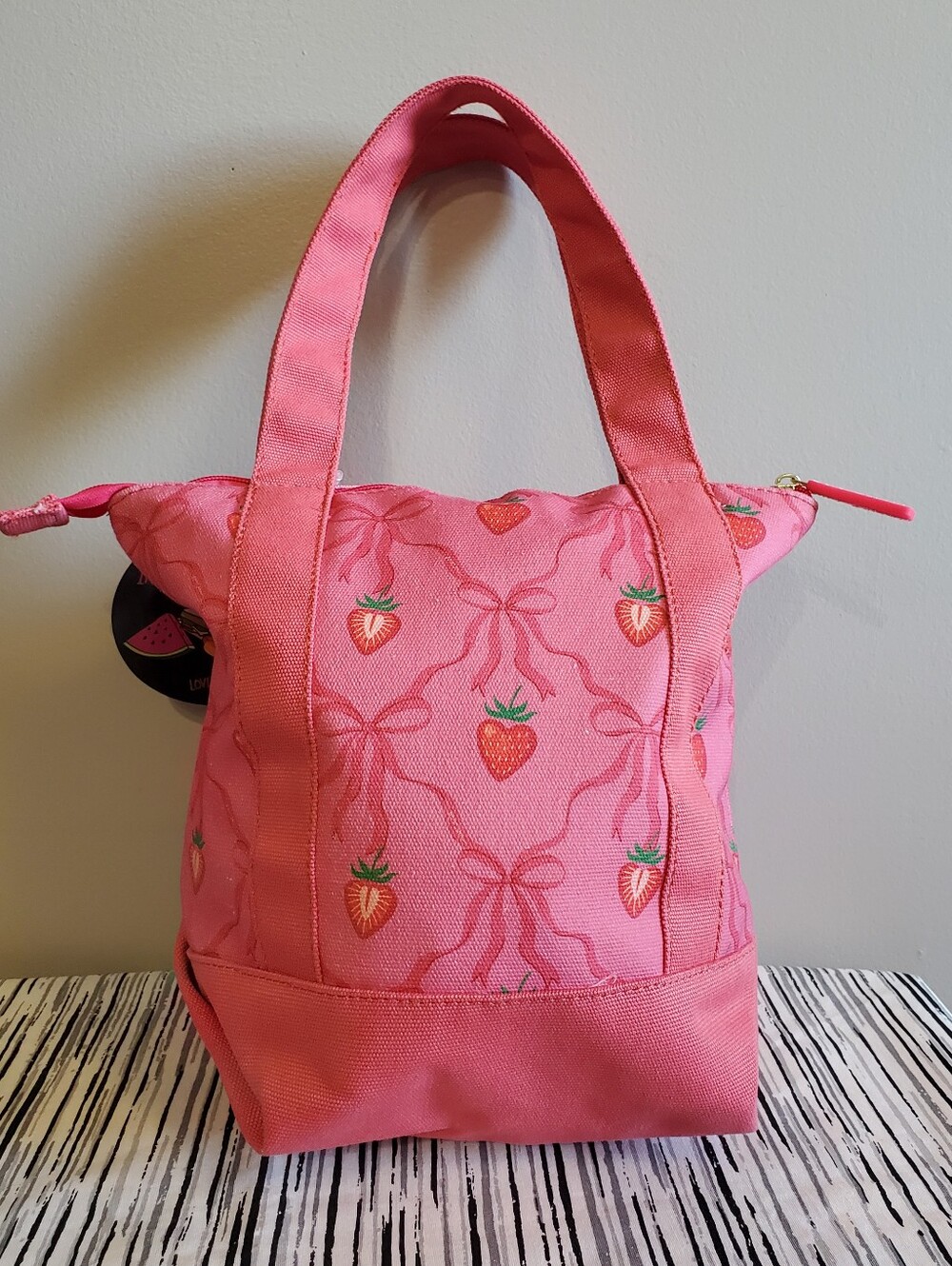 Betsey Johnson Pink Strawberry Canvas Insulated Lunch Tote - Picture 2 of 12